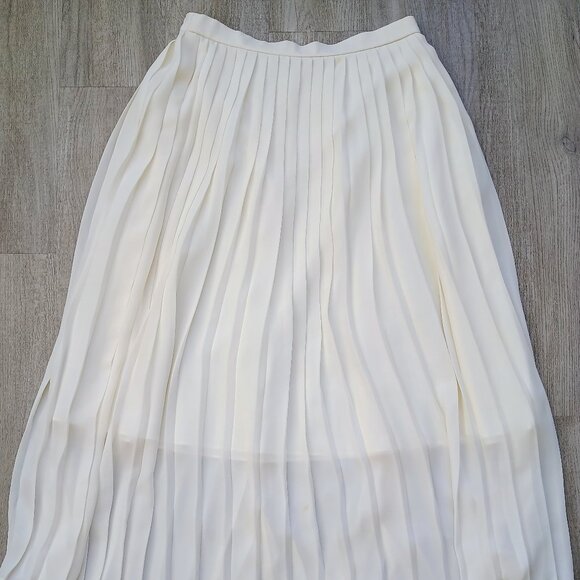 UNIQLO Ivory Pleated Long Skirt - Picture 1 of 2